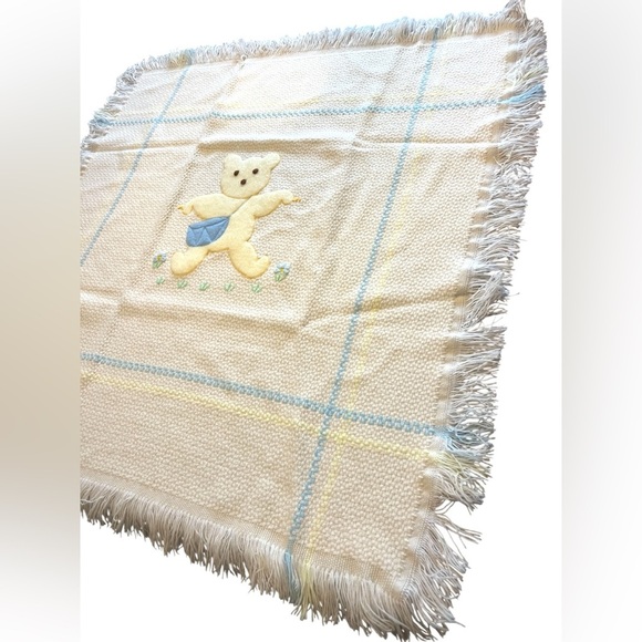 Vintage Saks Fifth Avenue Beautiful Knitted Cream Baby Blanket With Fringes Bear - Picture 3 of 7